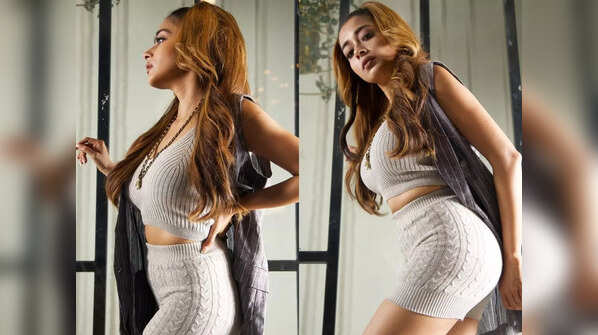 Slaying in a bodycon crop top and skirt