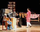 Kaanch Kay Khilauney: A play