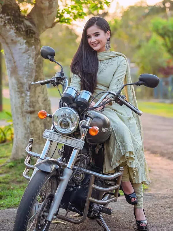 Celesti Bairagey Pictures