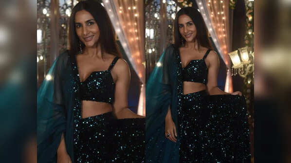 Sneha Namanandi's shimmer lehenga
