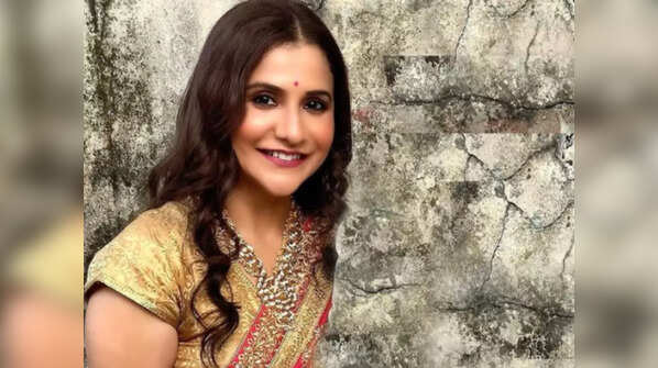THE INDIAN CHIC LOOK