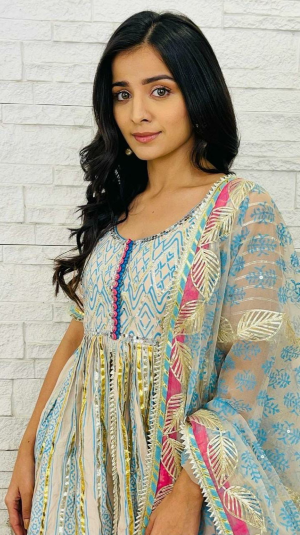 Mahima Makwana Wallpapers