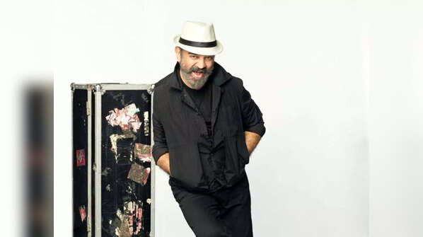 Hosted Bigg Boss Tamil with injured leg