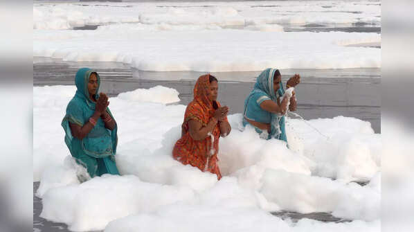 Toxic foam floats on Yamuna