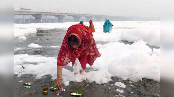 Toxic foam floats on Yamuna