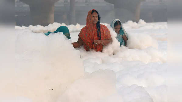 Toxic foam floats on Yamuna