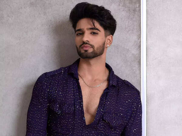 Zeeshan Khan Photos