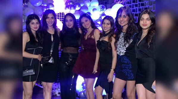 Mandatory snap with her girls
