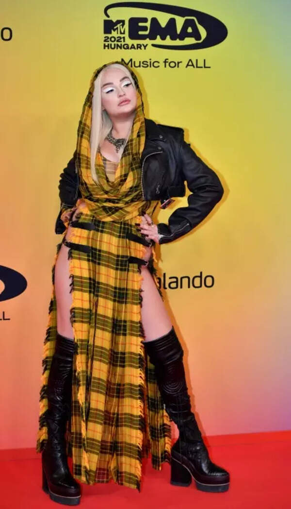 Kim Petras Stills