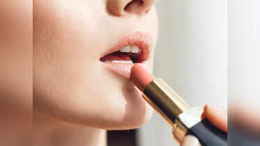 Tips to identify an old lipstick