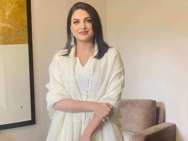 Himanshi Khurana Photos
