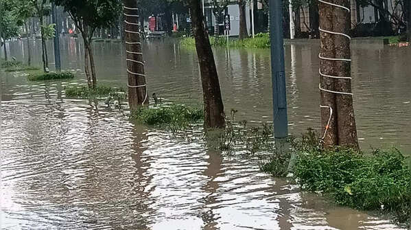 Photos of submerged colonies, waterlogged roads in Bengaluru