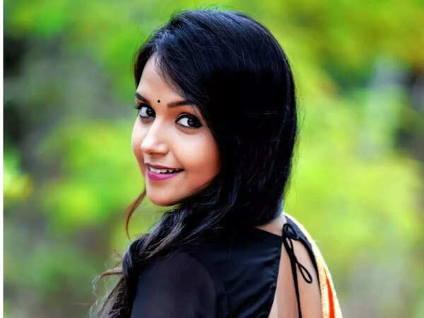 Nisha Ravikrishnan Stills