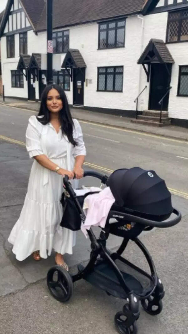 Afshan Azad Photos