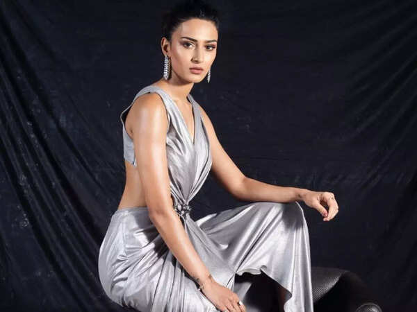 Erica Fernandes Pictures