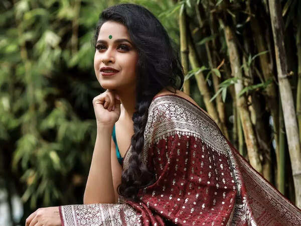 Sadhika Venugopal Photos