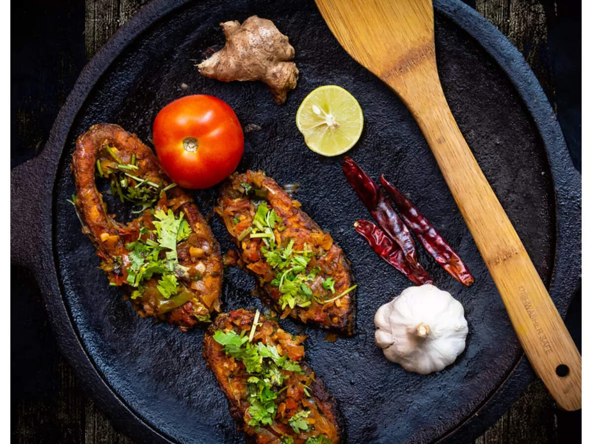 Spicy Rui Mach Bhaja Recipe