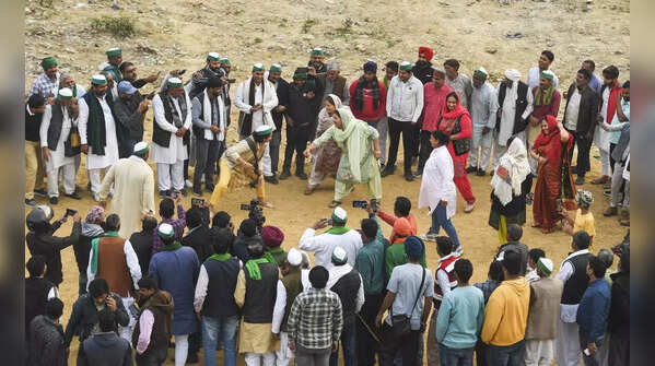 Farmers celebrate at Ghazipur border