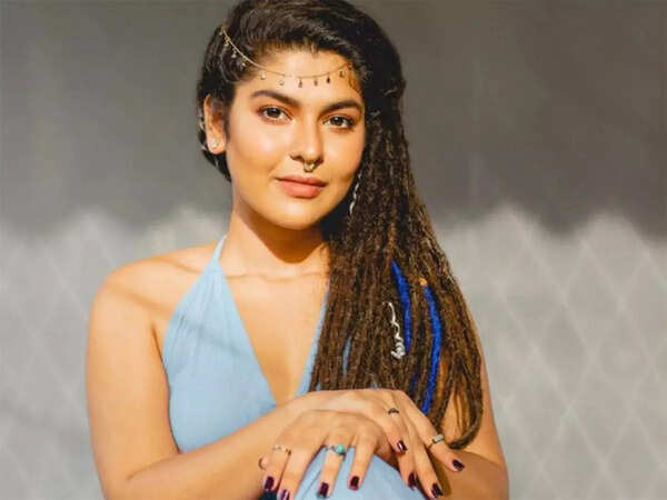 Nidhi Bhanushali Pictures