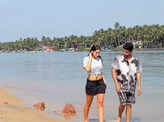 These viral pictures of Nora Fatehi and Guru Randhawa enjoying beach walk spark dating rumours