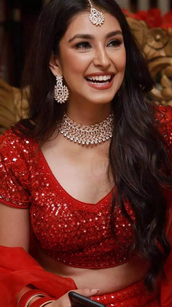 Navneet Kaur Dhillon Photos