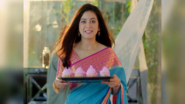 Payel De as Anondi