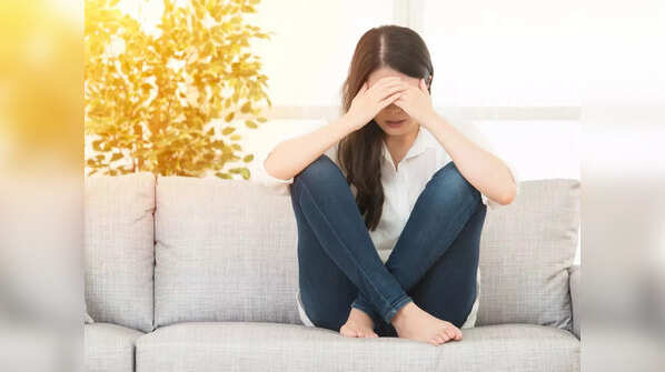 Do symptoms from the new Omicron variant show up sooner than other coronavirus variants?