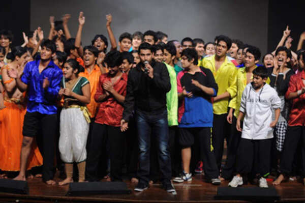 <a class="_64-f" href="https://www.facebook.com/shiamakofficial/"></a>Shiamak
