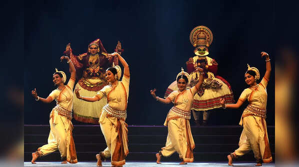 Dancing show at Red Fort