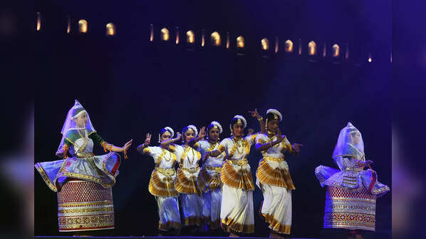 Dancing show at Red fort