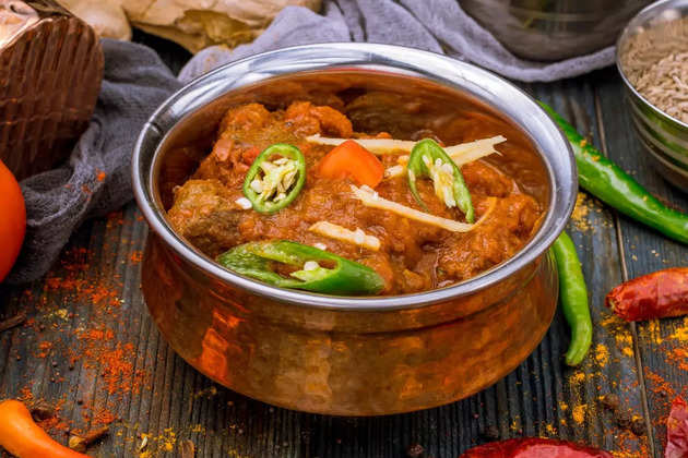 mutton-rogan-josh-indian-food-in-copper-picture-id1150376578