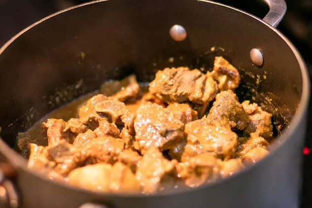 cooking-beef-in-a-pot-picture-id1135973179