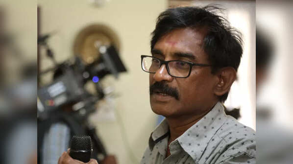 Rajasekar Duraisamy - Kamali From Nadukkaveri