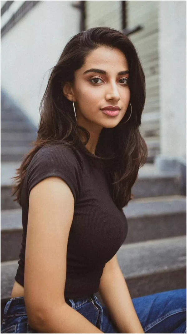 Meenakshi Chaudhary Stills