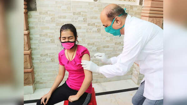 What parents can do if their children experience fever or heachache post-vaccination?