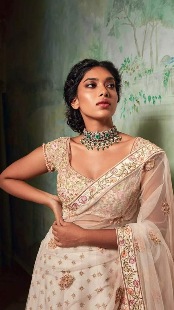 Dushara Vijayan Images