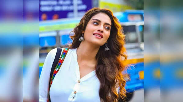 Meher in ‘Crisscross’