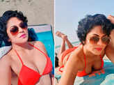 FIR fame Kavita Kaushik raises temperatures with bikini pictures