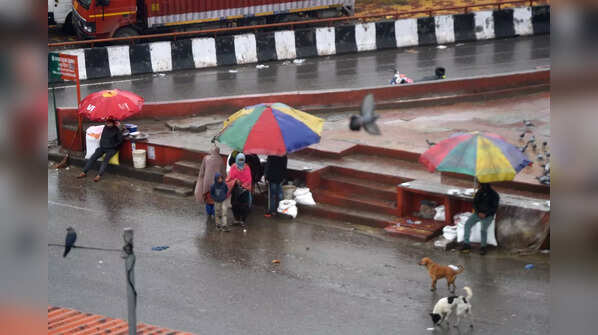 In pics: Weekend curfew begins in Delhi