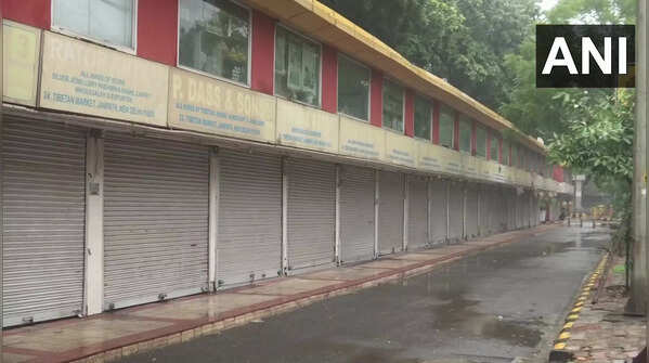 In pics: Weekend curfew begins in Delhi