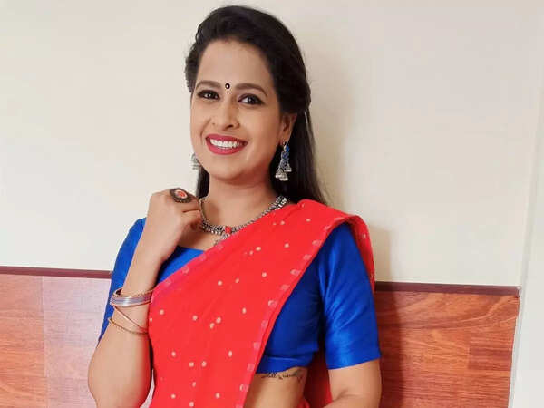 Sadhika Venugopal Wallpapers
