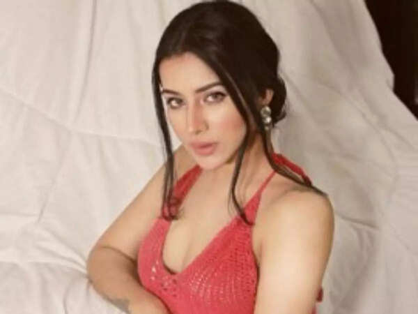 Sara Gurpal Photos