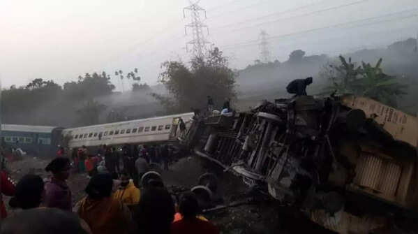 Guwahati-Bikaner Express derails in Bengal