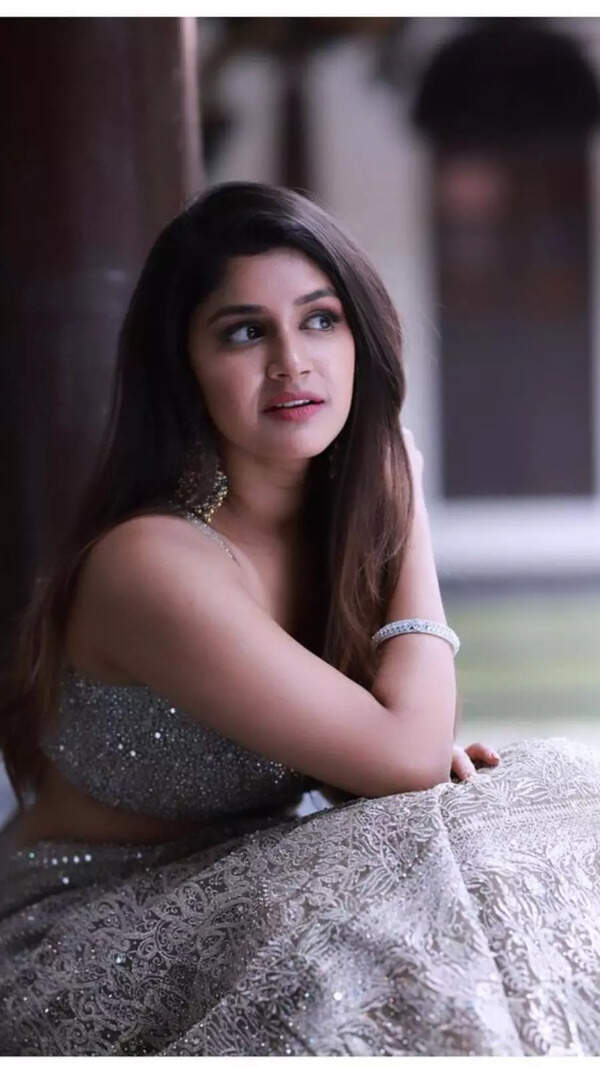 Sanjana Anand Images