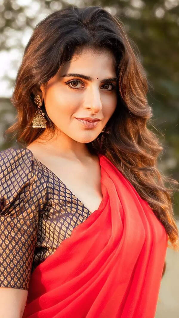 Iswarya Menon Photos