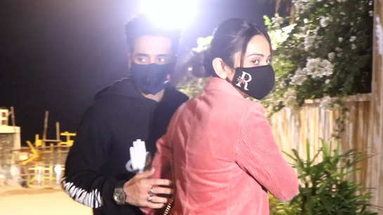 Lovebirds Rakul Preet Singh and Jackky Bhagnani get papped as they step out together to meet a friend