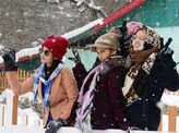 Tourists enjoy fresh snowfall in Kashmir; see pics