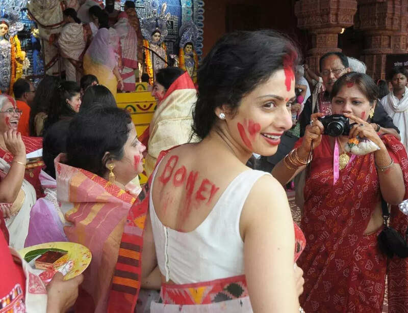 This priceless picture of Sridevi with Boney Kapoor&rsquo;s name written on her back will surely melt your heart