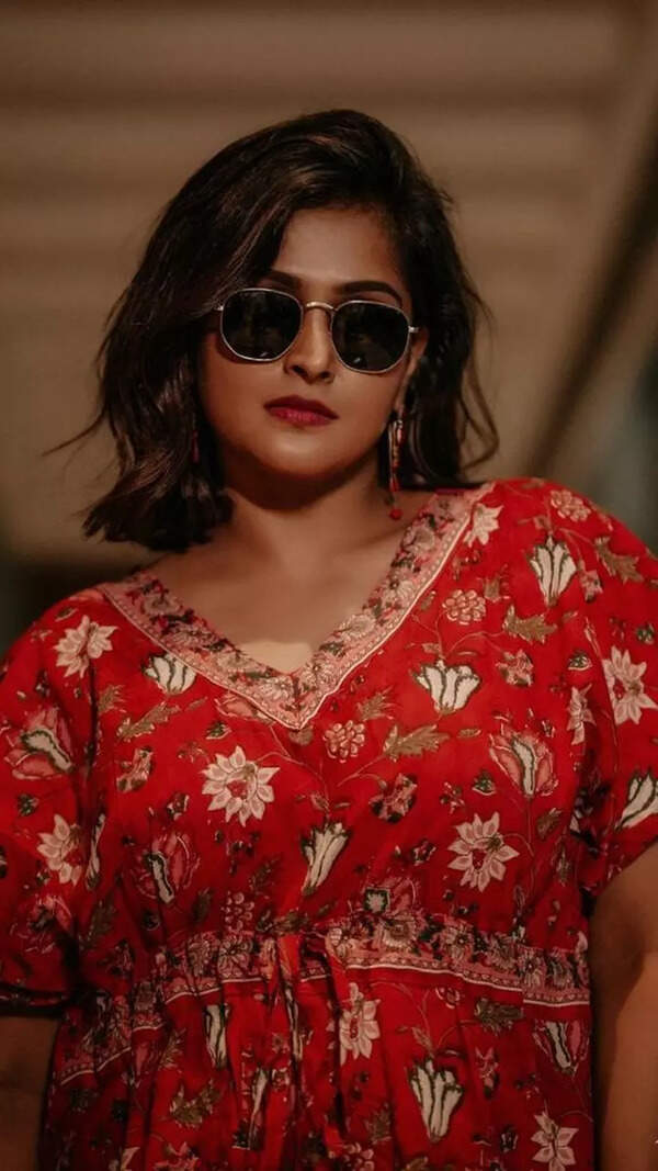 Remya Nambeesan Photos