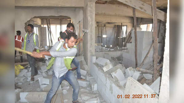 TMC demolishes illegal structure